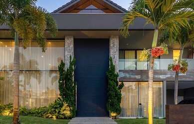 Imagem: A casa em condomínio possui 5 Dormitórios, 3 Banheiros, 4