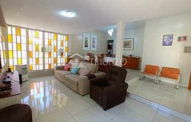 Imagem: A casa possui 4 Dormitórios, 4 Banheiros, 3 Vagas na garagem