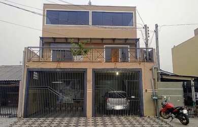 Imagem: A casa possui 3 Dormitórios, 3 Banheiros, 2 Vagas na garagem