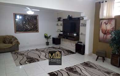 Imagem: A casa possui 3 Dormitórios, 2 Banheiros, 2 Vagas na garagem