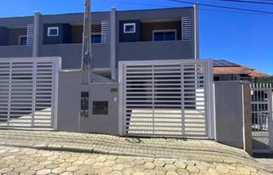 Imagem: A casa possui 2 Dormitórios, 3 Banheiros, 2 Vagas na garagem