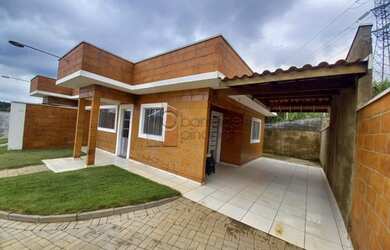 Imagem: A casa possui 2 Dormitórios, 1 Banheiro, 1 Vaga na garagem