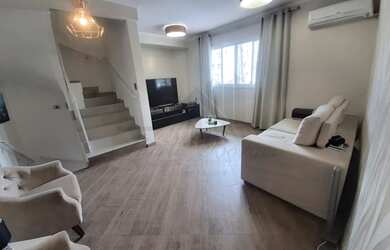 Imagem: A casa possui 3 Dormitórios, 2 Banheiros, 3 Vagas na garagem