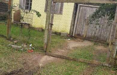 Imagem: A casa possui 2 Dormitórios, 1 Banheiro, 3 Vagas na garagem