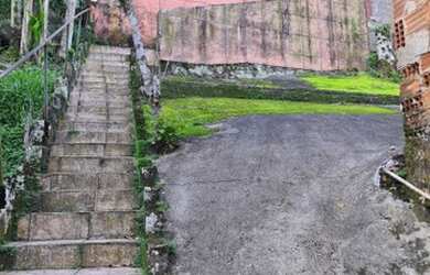 Imagem: A casa possui 1 Dormitório, 1 Banheiro, 1 Vaga na garagem