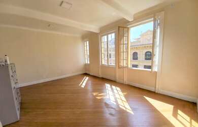 Imagem: O depósito possui 30m² de Área e está localizado em Centro