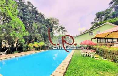 Imagem: A casa possui 5 Dormitórios, 5 Banheiros, 5 Vagas na garagem