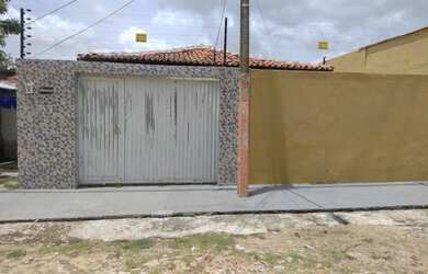 Imagem: A casa possui 3 Dormitórios, 2 Banheiros, 3 Vagas na garagem