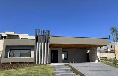 Imagem: A casa em condomínio possui 4 Dormitórios, 5 Banheiros, 4