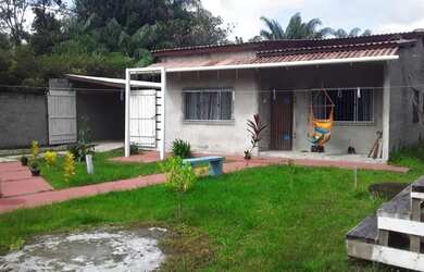 Imagem: A casa possui 3 Dormitórios, 2 Banheiros, 2 Vagas na garagem