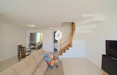 Imagem: A casa em condomínio possui 4 Dormitórios, 3 Banheiros, 2