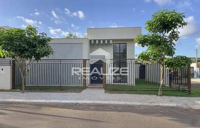 Imagem: A casa possui 3 Dormitórios, 2 Banheiros, 1 Vaga na garagem