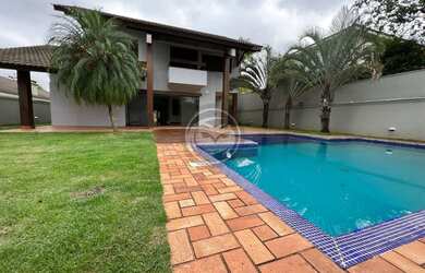 Imagem: A casa em condomínio possui 4 Dormitórios, 5 Banheiros, 5