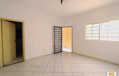 Imagem: O depósito possui 2 Vagas na garagem e 93m² de Área e está