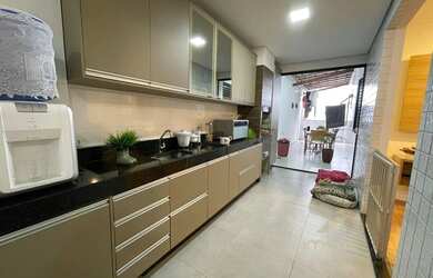 Imagem: O apartamento possui 2 Dormitórios, 2 Banheiros, 2 Vagas na