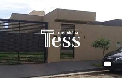 Imagem: A casa possui 2 Dormitórios, 1 Banheiro, 2 Vagas na garagem