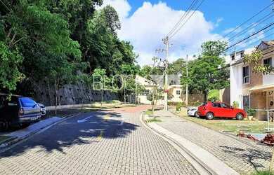 Imagem: A casa em condomínio possui 4 Dormitórios, 4 Banheiros, 2