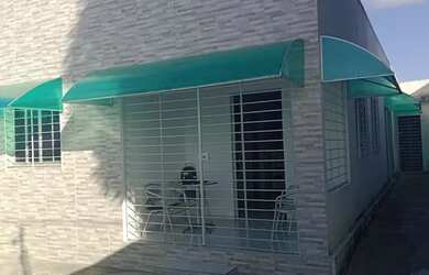 Imagem: A casa possui 2 Dormitórios, 1 Banheiro, 1 Vaga na garagem