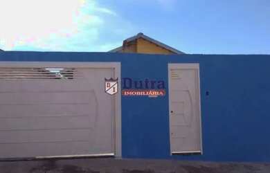 Imagem: A casa possui 2 Dormitórios, 1 Banheiro, 2 Vagas na garagem