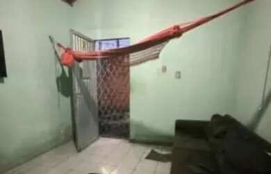 Imagem: A casa possui 3 Dormitórios, 1 Banheiro, 2 Vagas na garagem