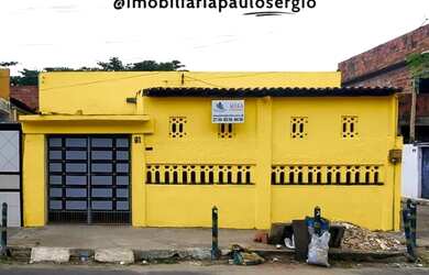 Imagem: A casa possui 3 Dormitórios, 2 Banheiros, 1 Vaga na garagem