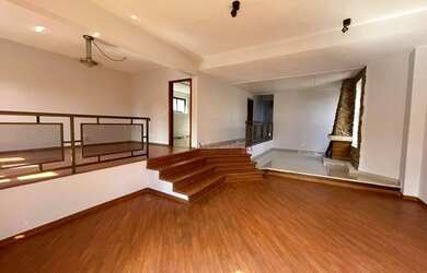 Imagem: A casa em condomínio possui 4 Dormitórios, 4 Banheiros, 2