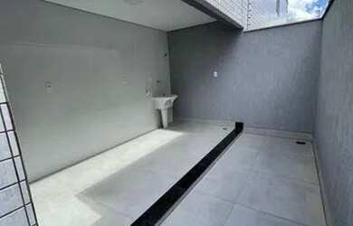 Imagem: O apartamento possui 2 Dormitórios, 1 Banheiro, 2 Vagas na