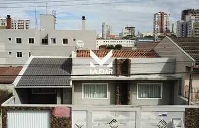 Imagem: A casa possui 3 Dormitórios, 2 Banheiros, 1 Vaga na garagem