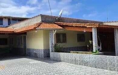 Imagem: A casa possui 4 Dormitórios, 3 Banheiros, 5 Vagas na garagem