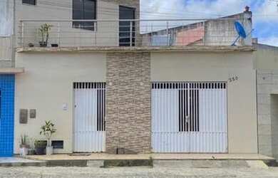 Imagem: A casa possui 5 Dormitórios, 4 Banheiros, 1 Vaga na garagem