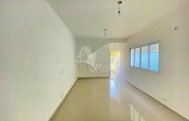 Imagem: A casa possui 2 Dormitórios, 2 Banheiros, 1 Vaga na garagem