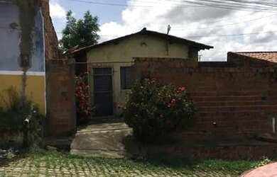 Imagem: A casa possui 2 Dormitórios, 1 Banheiro, 1 Vaga na garagem