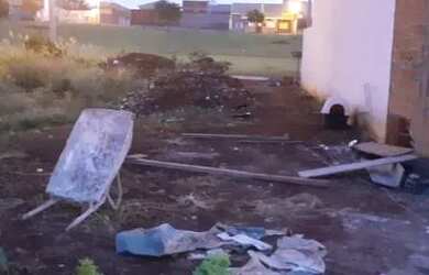 Imagem 2: Vende meio terreno. 140m² de Área