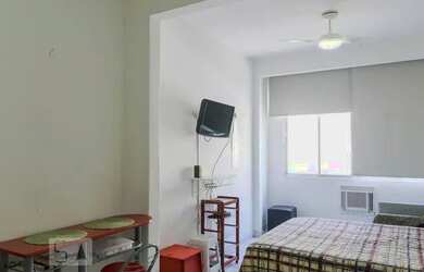 Imagem: O studio possui 1 Dormitório, 1 Banheiro e 32m² de Área e