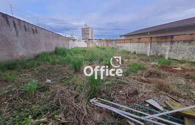 Imagem: O terreno possui 380m² de Área e está localizado em Maracanã