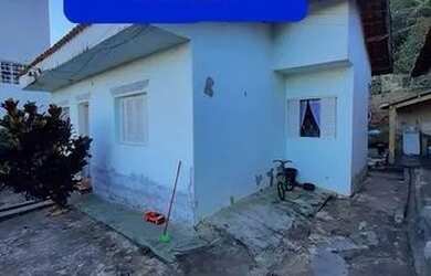 Imagem: A casa possui 4 Dormitórios, 2 Banheiros, 2 Vagas na garagem