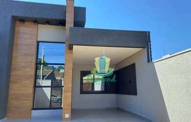 Imagem: A casa possui 3 Dormitórios, 2 Banheiros, 2 Vagas na garagem