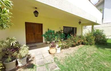 Imagem: A casa em condomínio possui 5 Dormitórios, 5 Banheiros, 4