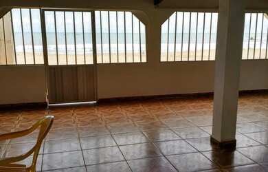 Imagem: A casa possui 4 Dormitórios, 5 Banheiros, 1 Vaga na garagem