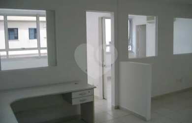 Imagem: O depósito possui 1 Vaga na garagem, 94m² de Área e está