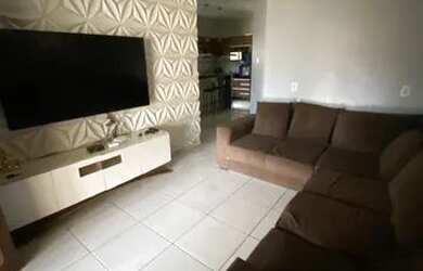 Imagem: A casa possui 3 Dormitórios, 1 Banheiro, 1 Vaga na garagem