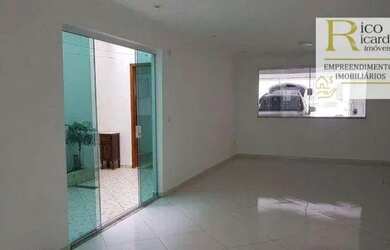 Imagem: A casa possui 3 Dormitórios, 4 Banheiros, 2 Vagas na garagem