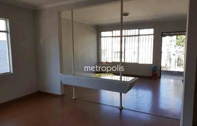 Imagem: A casa possui 2 Dormitórios, 1 Banheiro, 2 Vagas na garagem