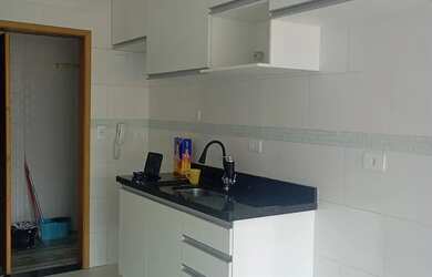 Imagem: O apartamento possui 2 Dormitórios, 1 Banheiro, 1 Vaga na garagem