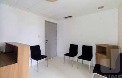 Imagem: O depósito possui 1 Vaga na garagem, 37m² de Área e está