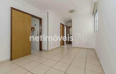 Imagem: O apartamento possui 3 Dormitórios, 1 Banheiro, 1 Vaga na garagem