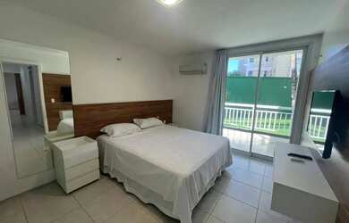 Imagem 6: Apartamento térreo, pé na areia, 03 suítes, sala com varanda, cozinha planejada, área laze