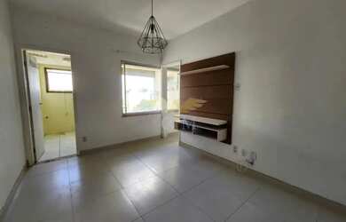 Imagem: O apartamento possui 1 Dormitório, 1 Banheiro, 1 Vaga na garagem