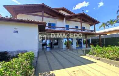 Imagem: A casa possui 5 Dormitórios, 5 Banheiros, 3 Vagas na garagem