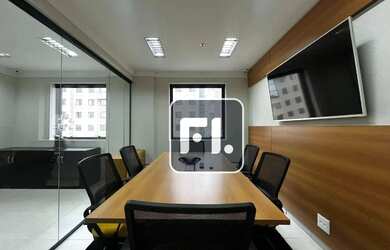 Imagem: O depósito possui 5 Vagas na garagem, 362m² de Área e está